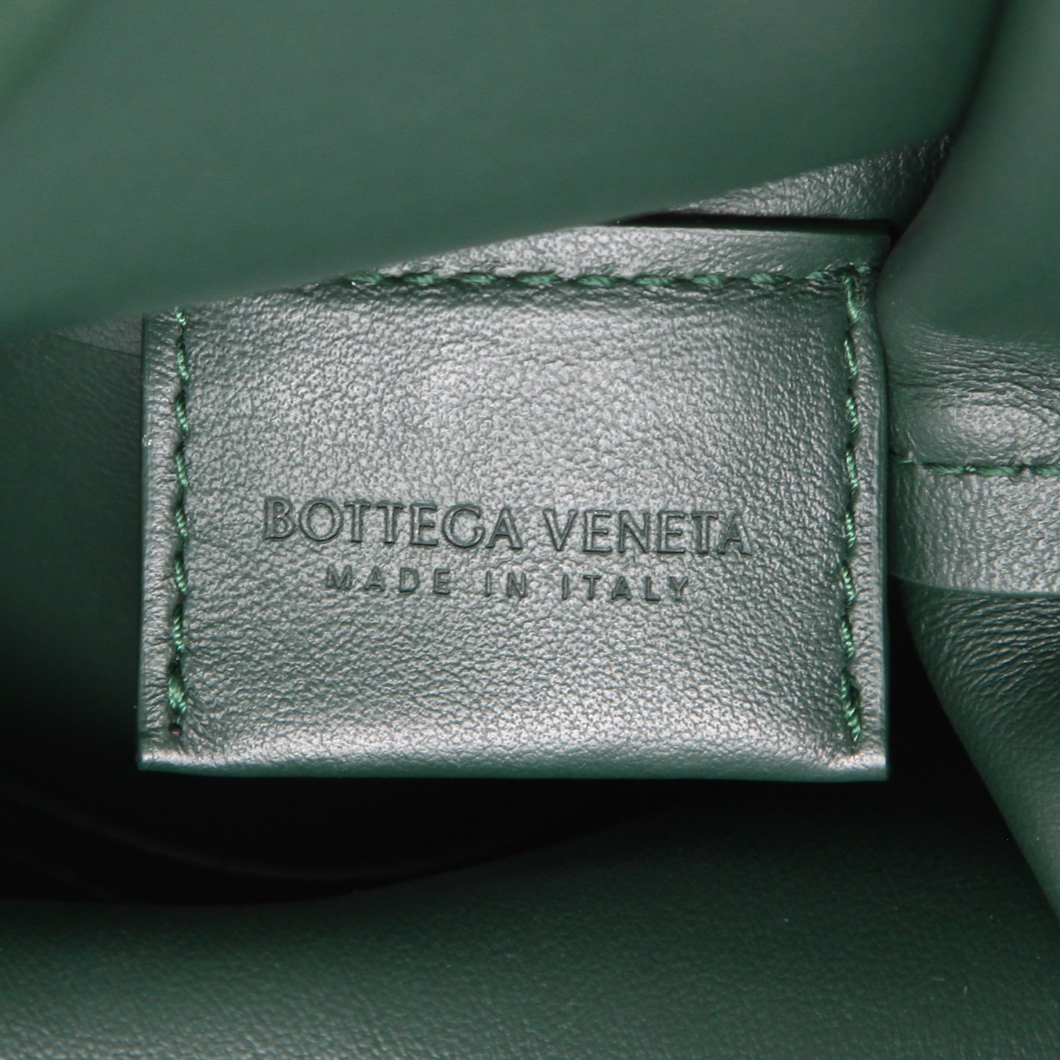 Bolso bandolera Bottega Veneta  Point en cuero verde - Detail D2