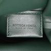 Bottega Veneta  Point shoulder bag  in green leather - Detail D2 thumbnail