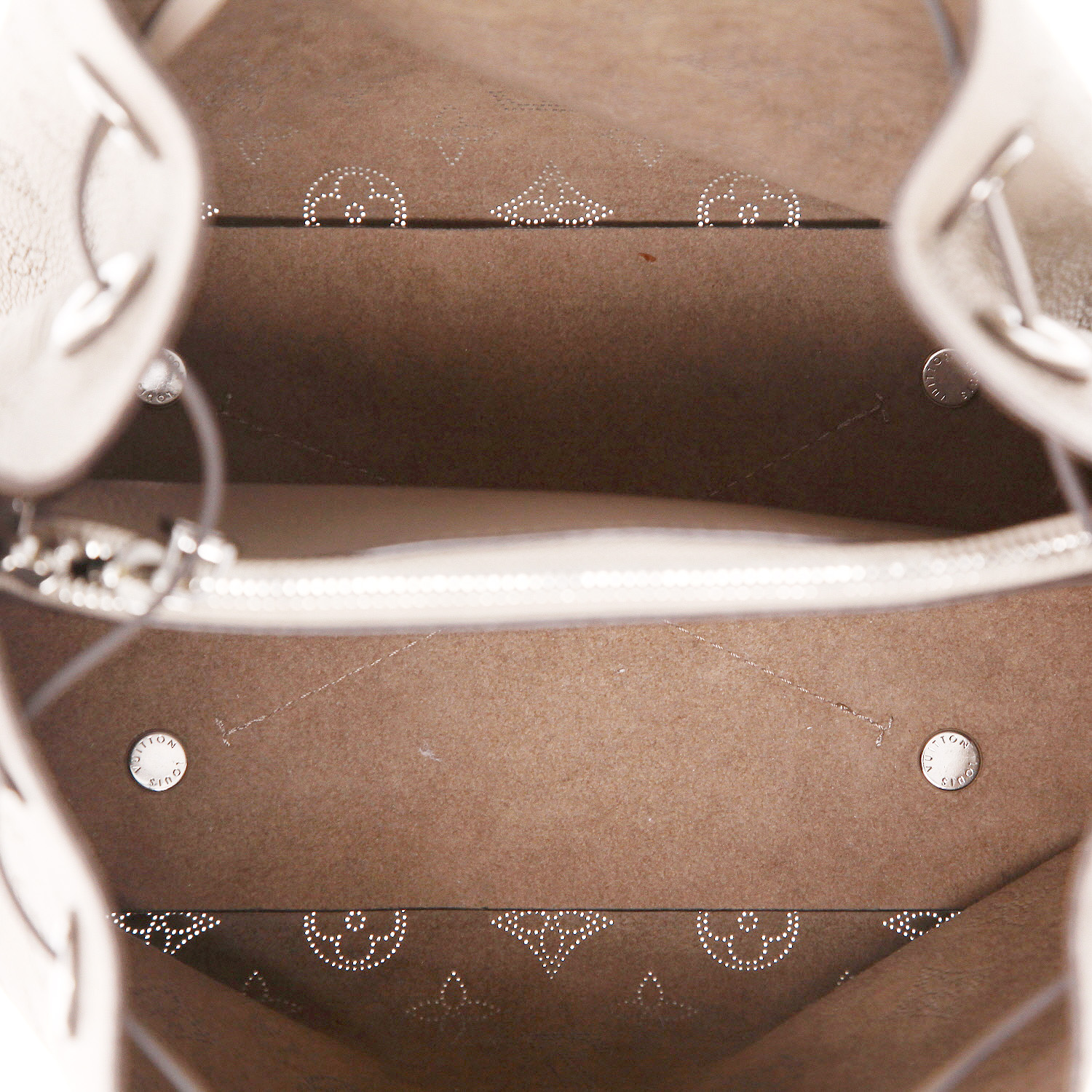 Louis Vuitton  Muria shoulder bag  in beige mahina leather - Detail D3