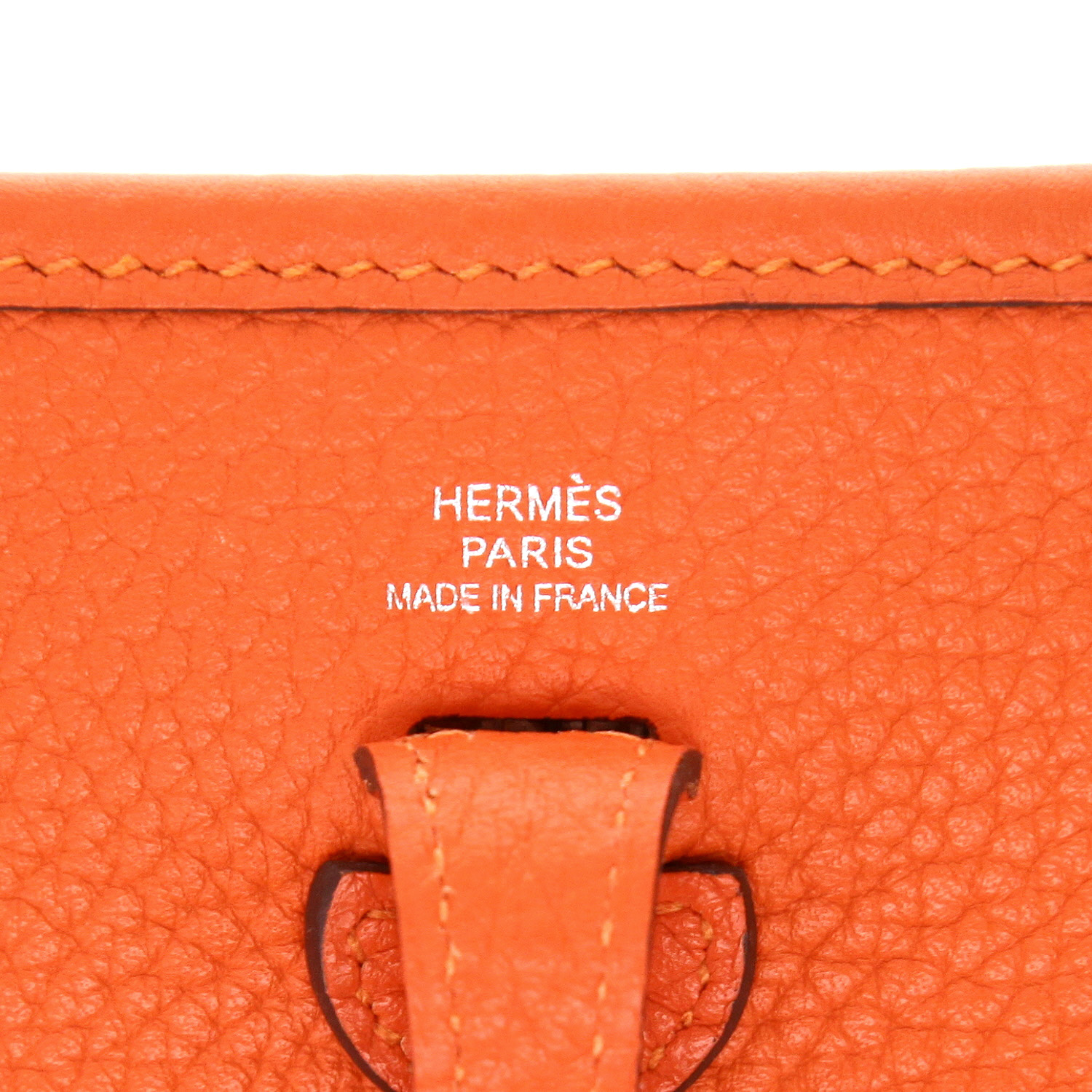 Bolso bandolera Hermès mini Evelyne en cuero taurillon clémence naranja - Detail D2