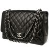 Bolso de mano Chanel  Timeless Maxi Jumbo en charol acolchado negro - 00pp thumbnail