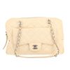 Bolso de mano Chanel  Camera modelo grande  en cuero acolchado beige - 360 thumbnail