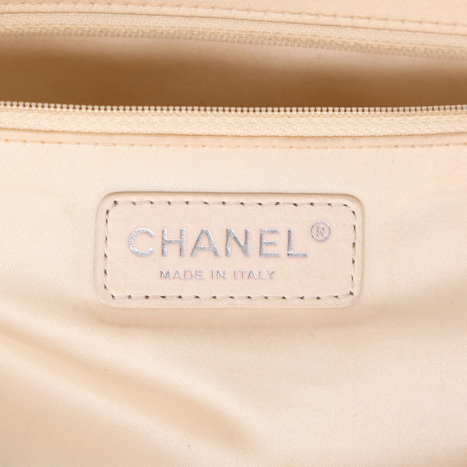Chanel  Camera large model  handbag  in beige quilted leather - Detail D2