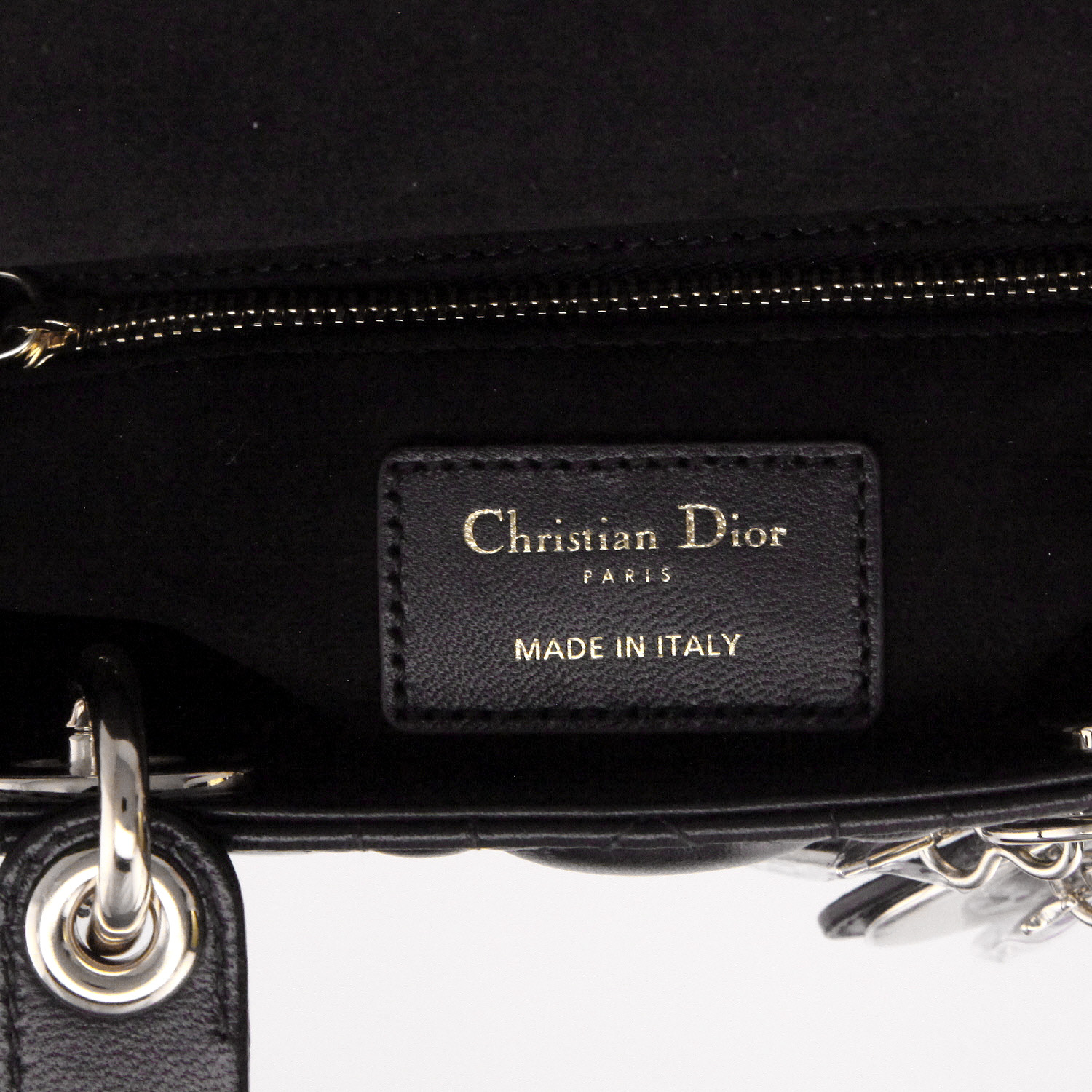 Sac à main Dior  Lady Dior petit modèle  en cuir cannage noir - Detail D2