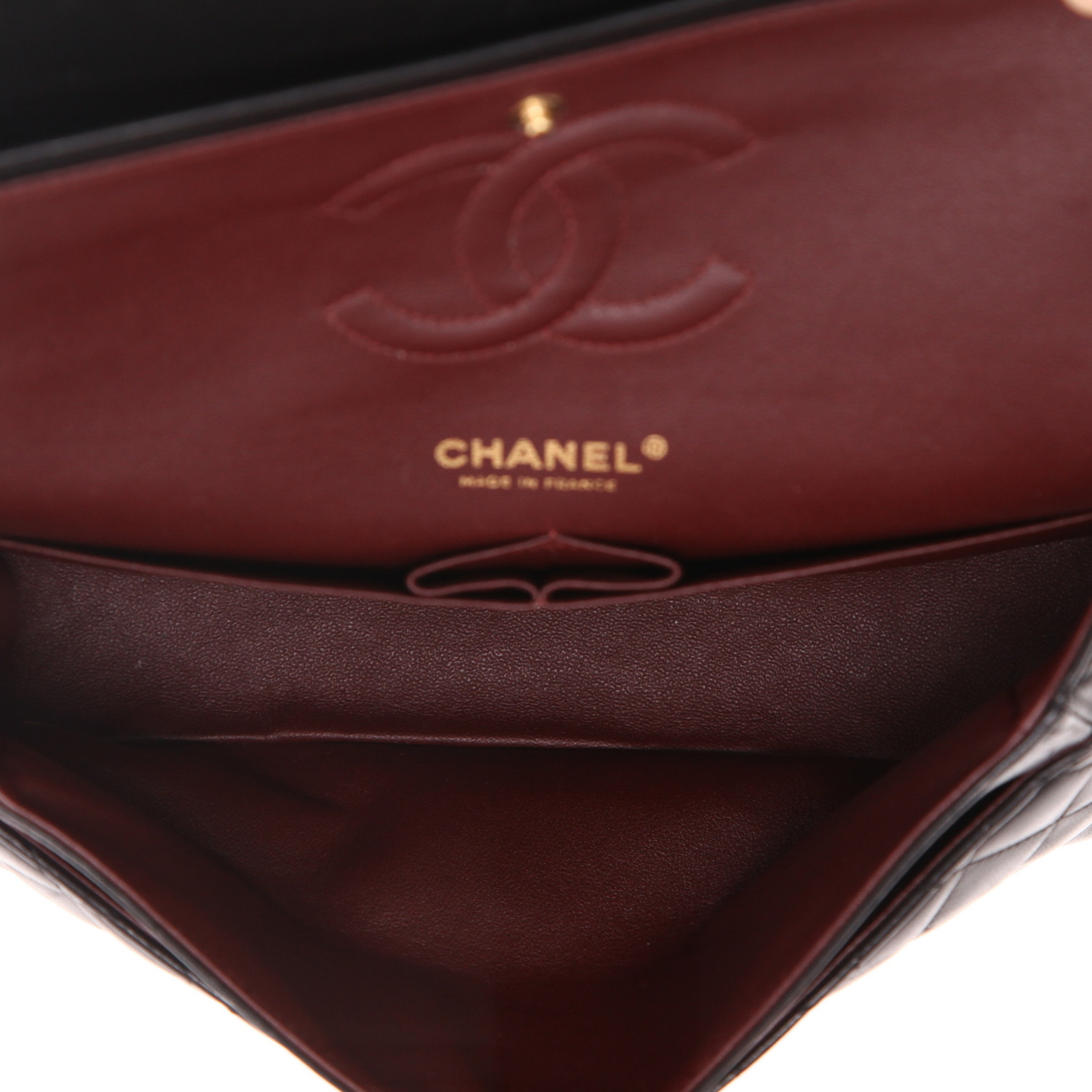 Chanel  Timeless Classic handbag  in black quilted leather - Detail D3