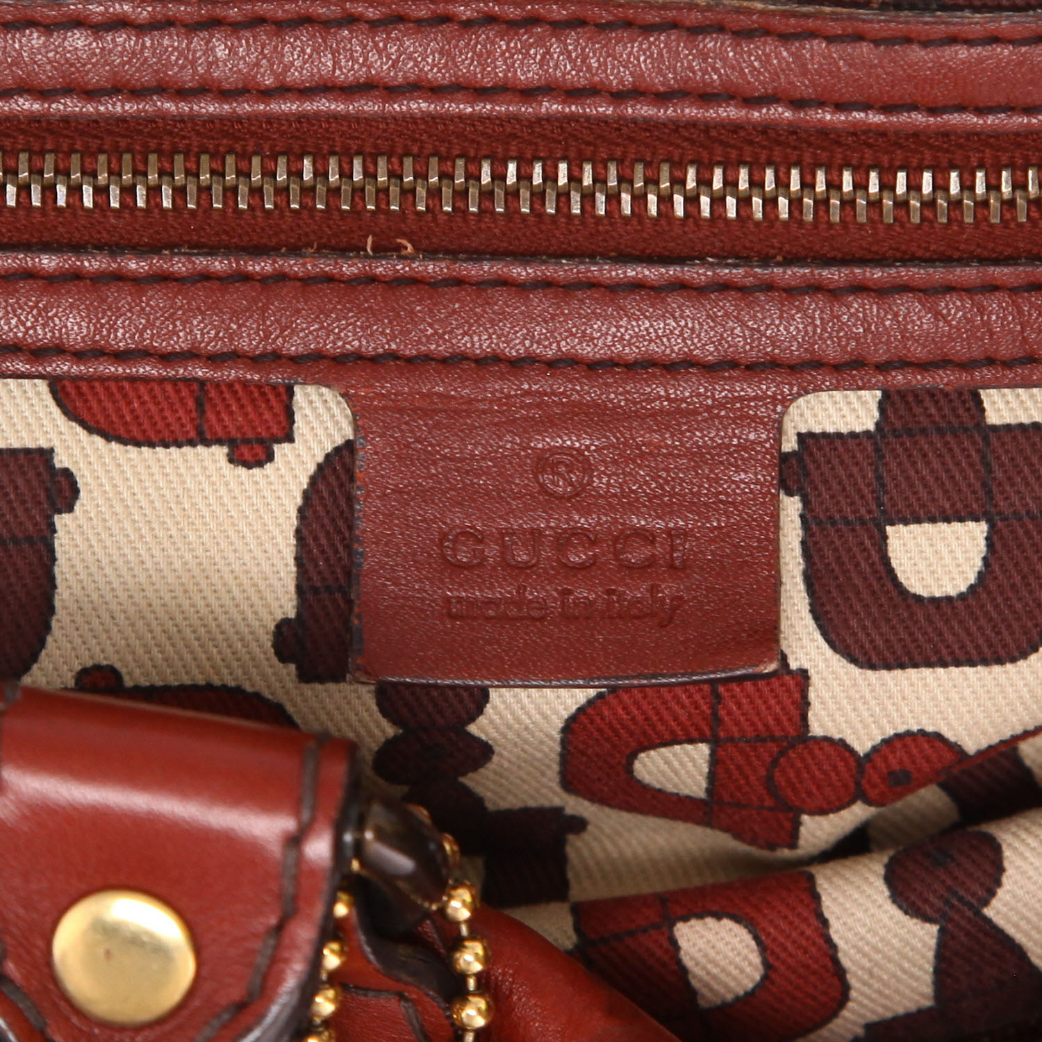 Bolso de mano Gucci  Babouska en cuero monogram huella color burdeos - Detail D2