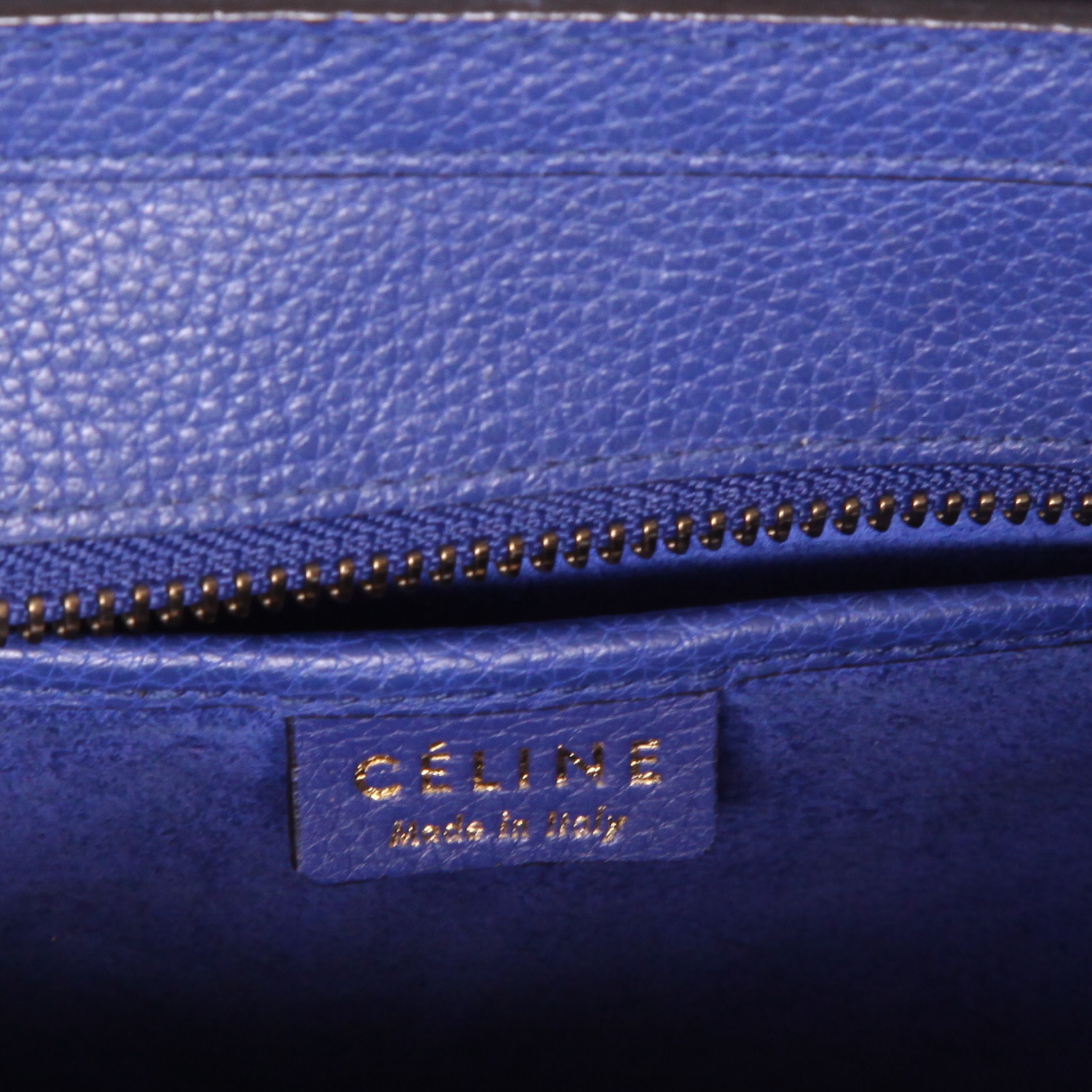 Celine  Luggage Nano shoulder bag  in blue grained leather - Detail D2