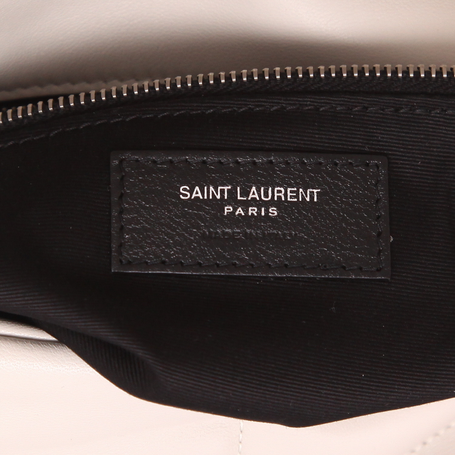 Saint Laurent  Puffer shoulder bag  in Gris Perle chevron quilted leather - Detail D2