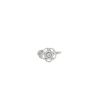 Sortija Chanel Camélia Fil modelo pequeño de oro blanco y diamantes - 360 thumbnail