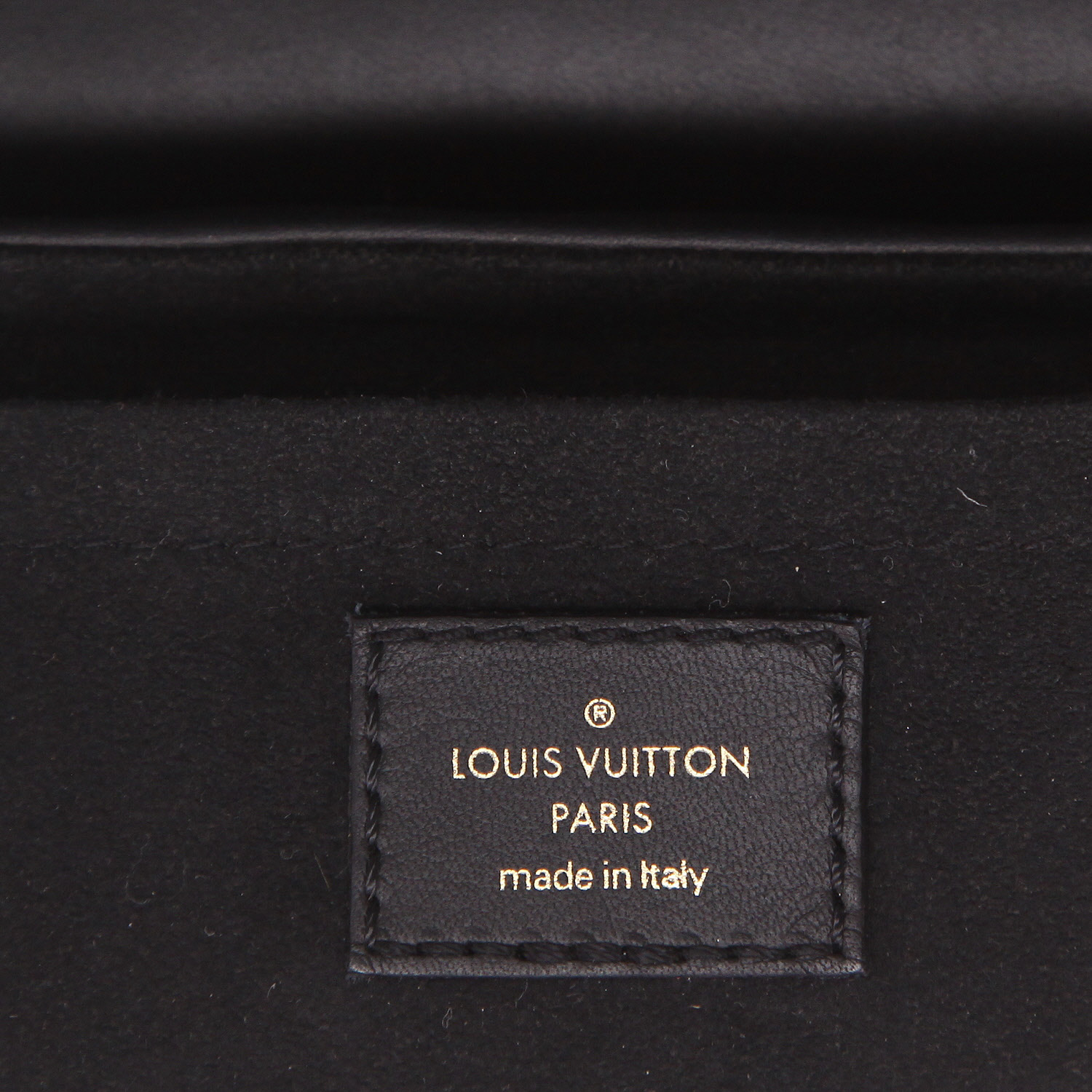 Sac bandoulière Louis Vuitton  New Wave en cuir matelassé noir - Detail D2