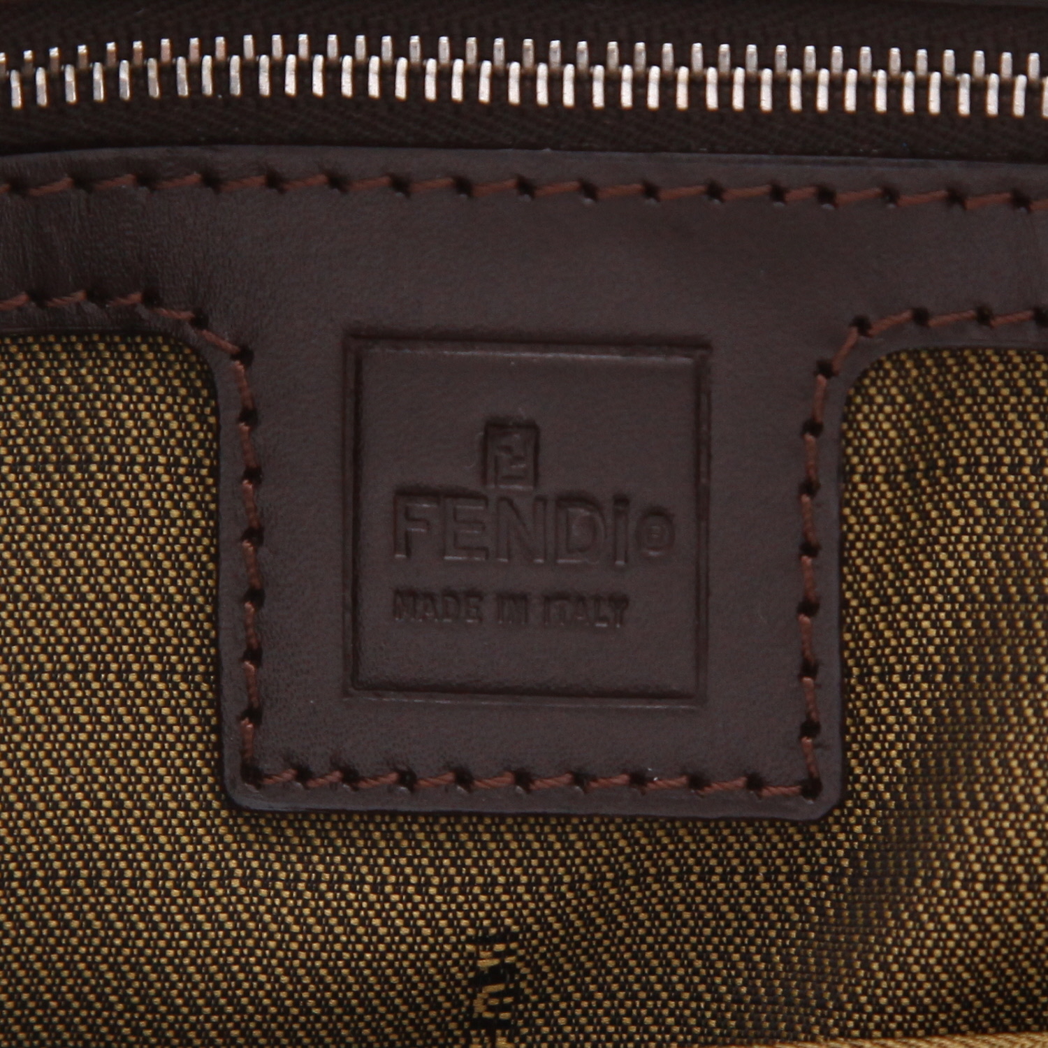 Sac à main Fendi  Baguette en toile siglée marron - Detail D2