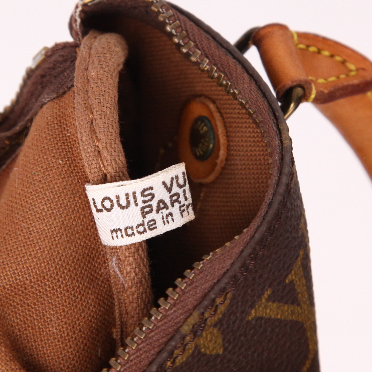 Sac à main Louis Vuitton  Nano Speedy en toile monogram marron et cuir naturel - Detail D2