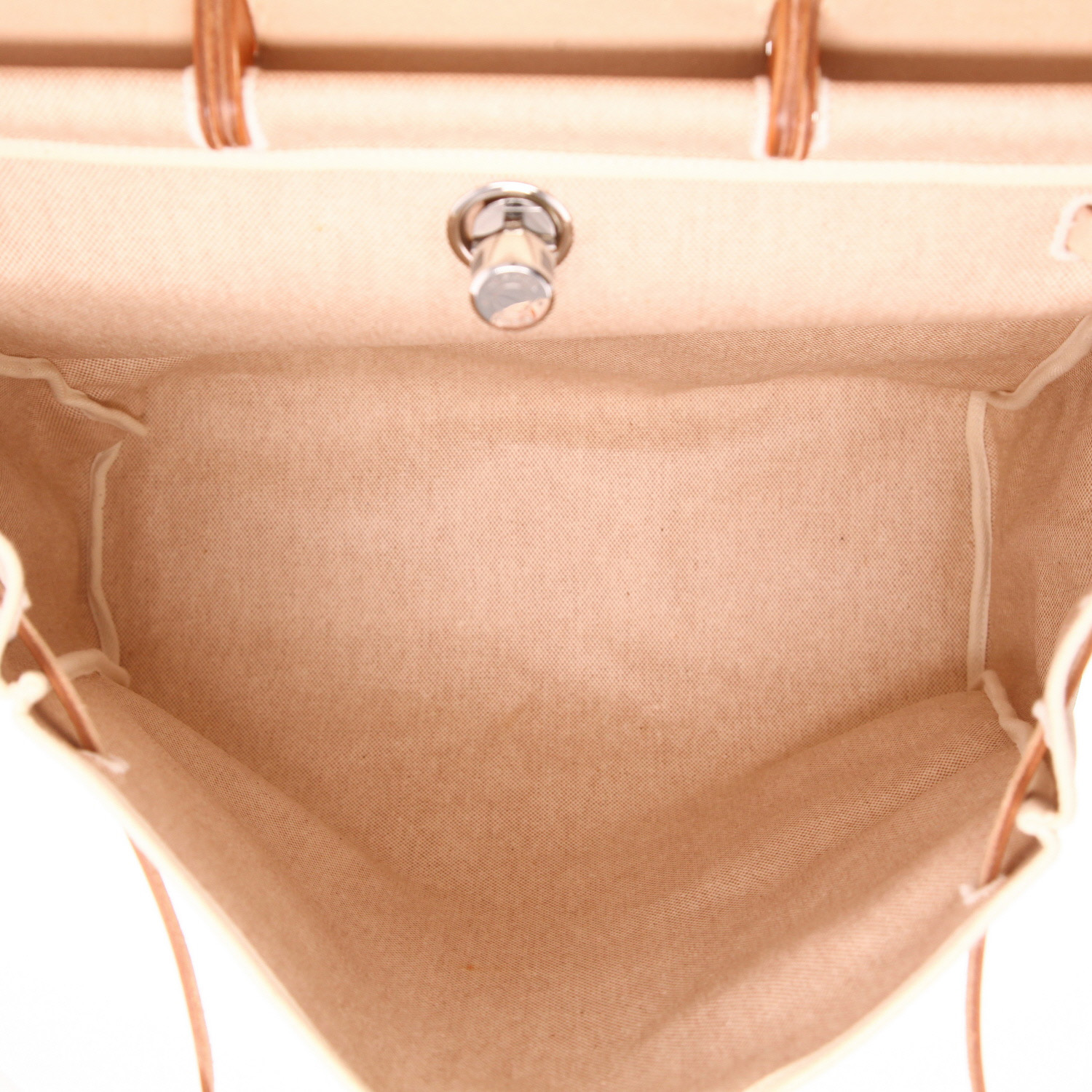 Hermès  Herbag bag worn on the shoulder or carried in the hand  in beige canvas  and natural Hunter cowhide - Detail D3