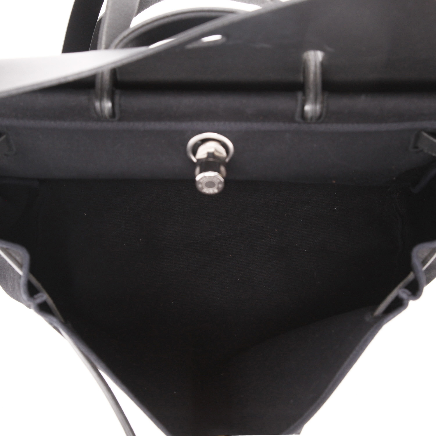 Bolso para llevar al hombro o en la mano Hermès  Herbag en lona negra y cuero negro - Detail D3