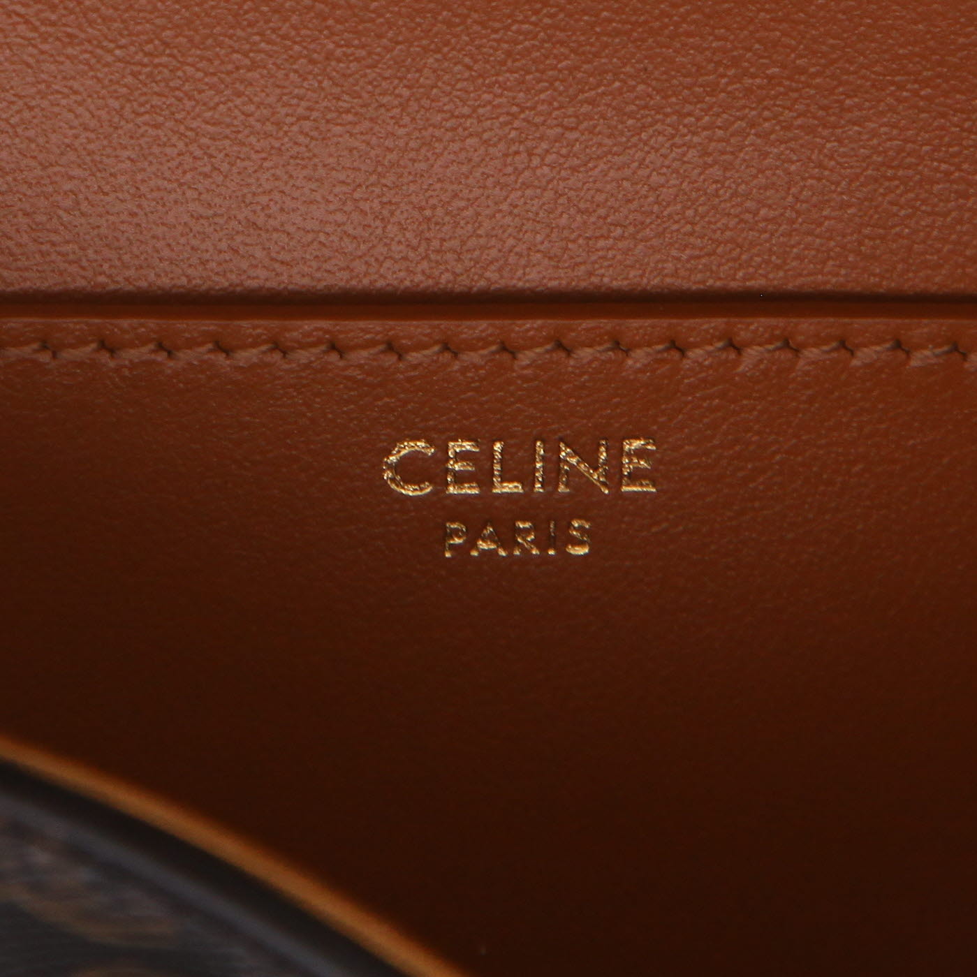 Bolso para llevar al hombro Celine  Tabou modelo mediano  en tejido "Triomphe" y cuero marrón - Detail D2
