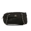 Chanel   handbag  in black grained leather - 360 thumbnail