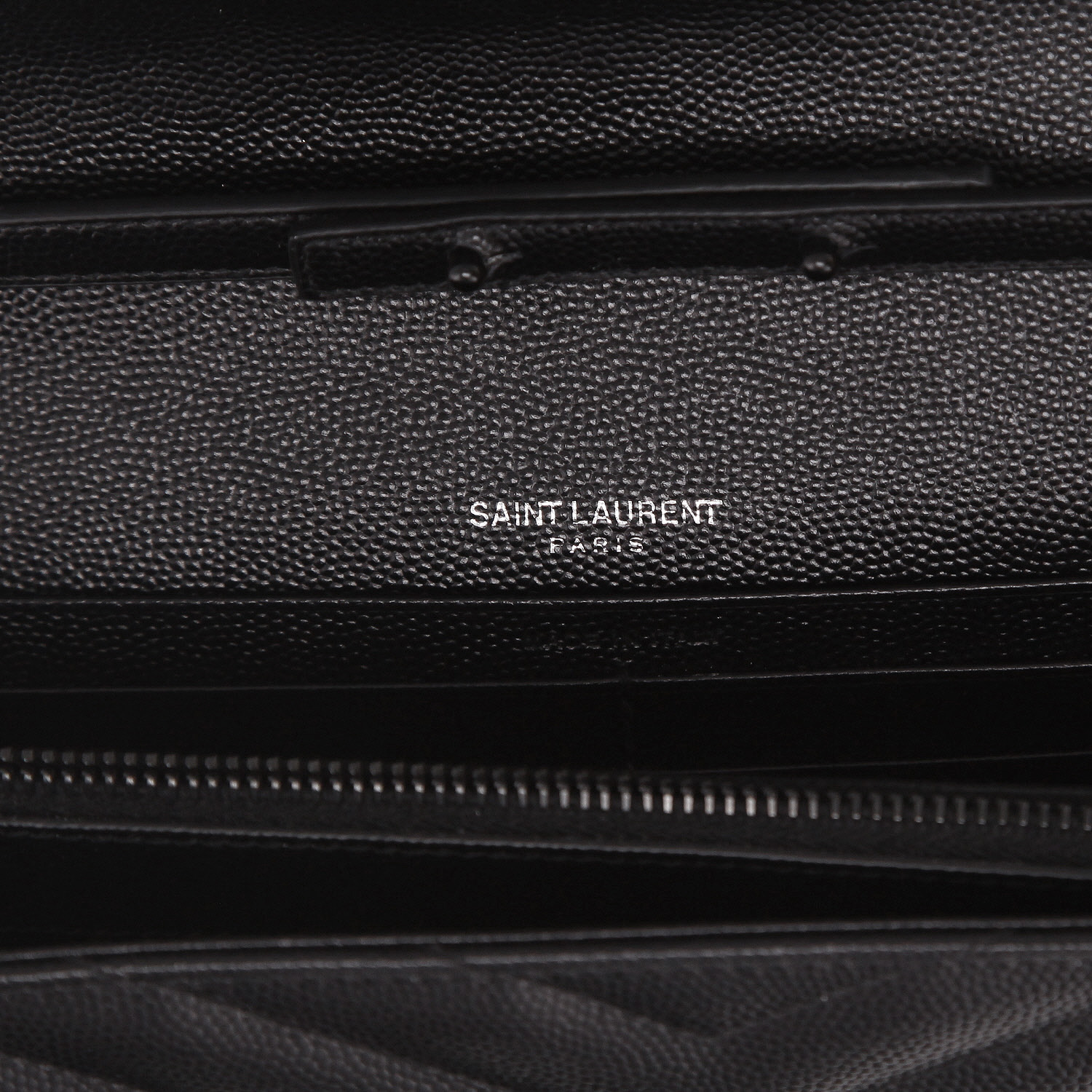 Saint Laurent  Cassandre shoulder bag  in black quilted grained leather - Detail D2