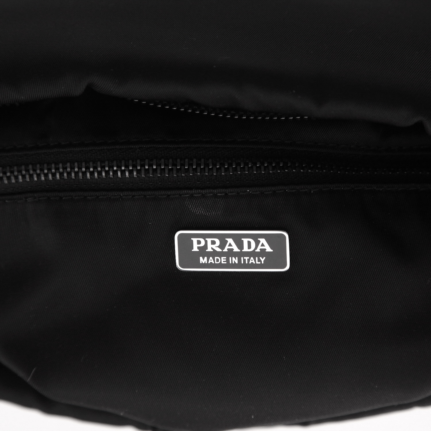 Prada   handbag  in black canvas - Detail D2