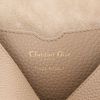 Sac bandoulière Dior  Bobby moyen modèle  en cuir grainé beige - Detail D2 thumbnail