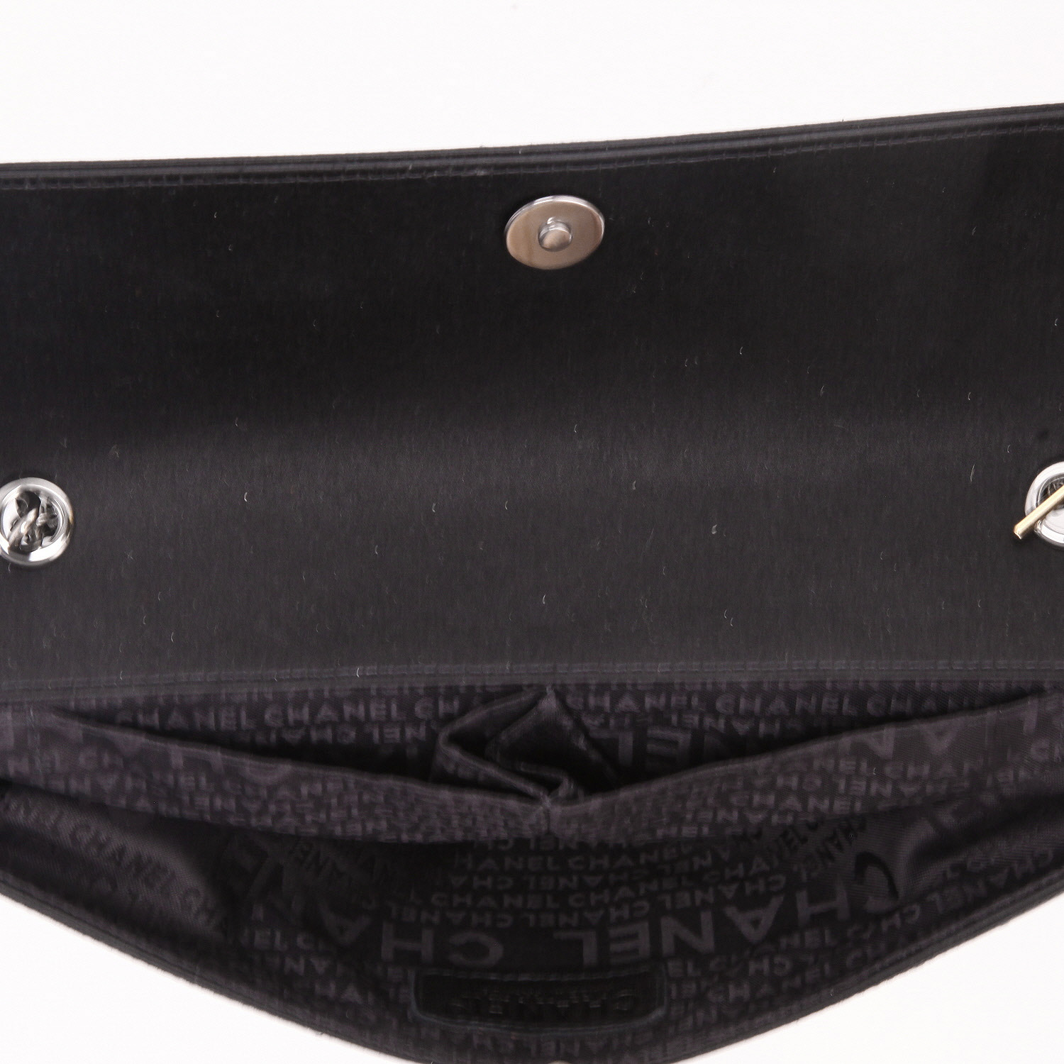 Sac à main Chanel   en satin noir - Detail D3