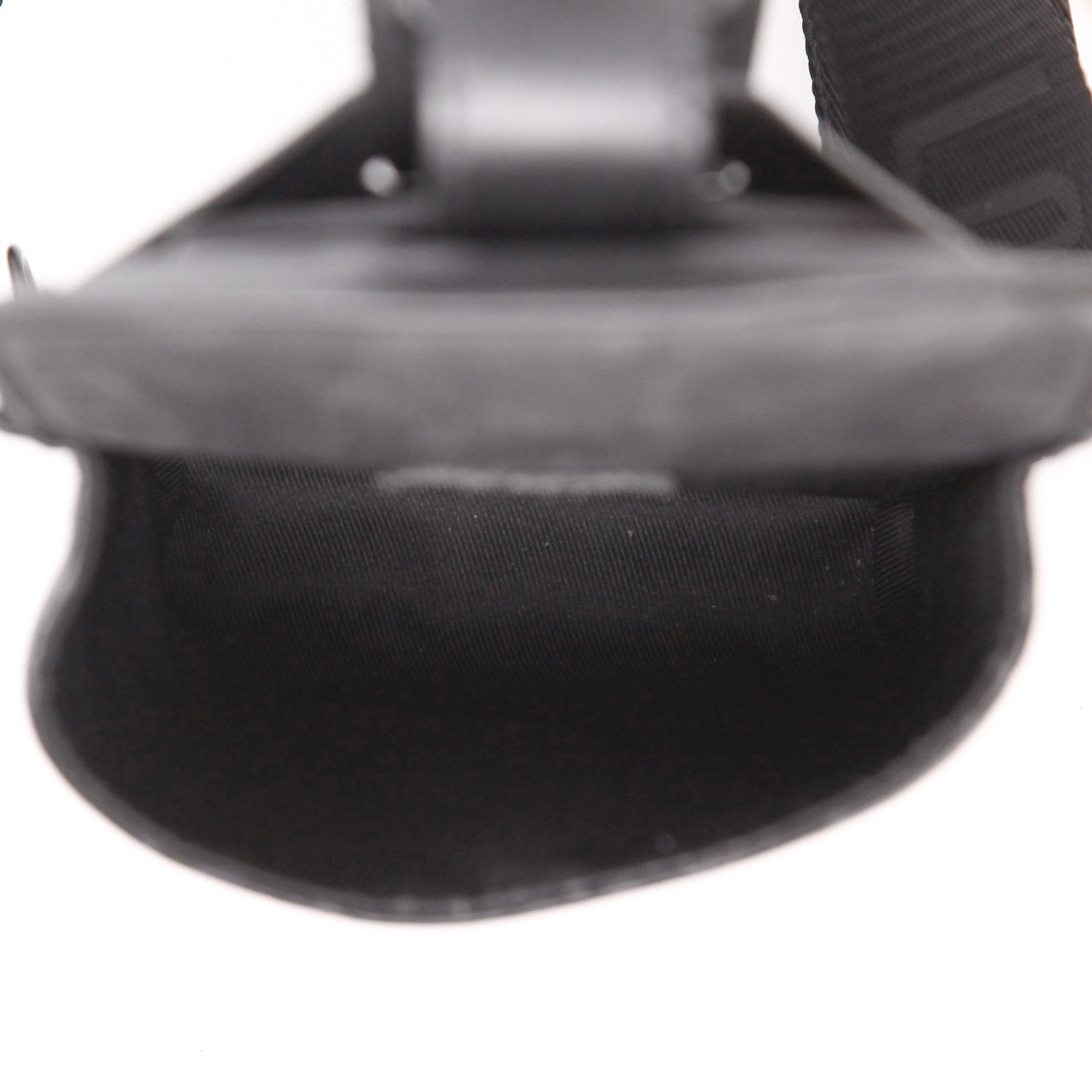 Louis Vuitton   shoulder bag  in grey Graphite monogram canvas  and black leather - Detail D3