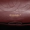 Bolso de mano Chanel  Timeless Jumbo en cuero granulado acolchado negro - Detail D2 thumbnail