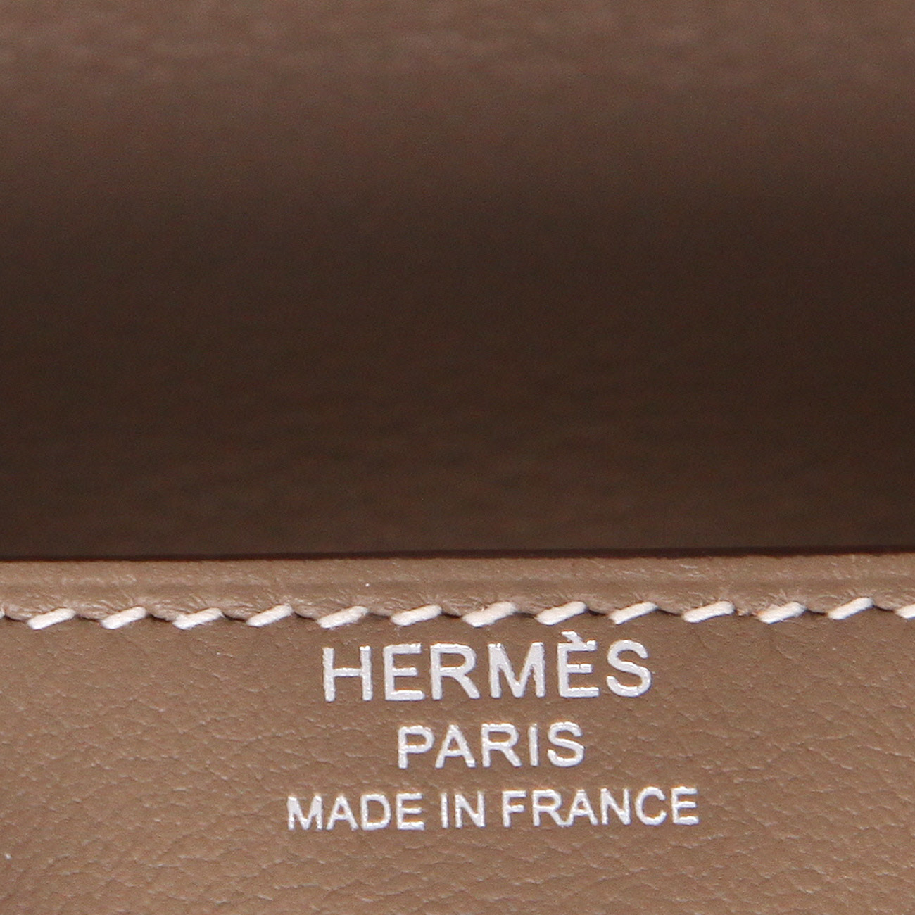 Bolso de mano Hermès  Kelly 25 cm en cuero swift marrón etoupe - Detail D2