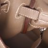 Bolso de mano Hermès  Kelly 25 cm en swift marrón etoupe - Detail D4 thumbnail