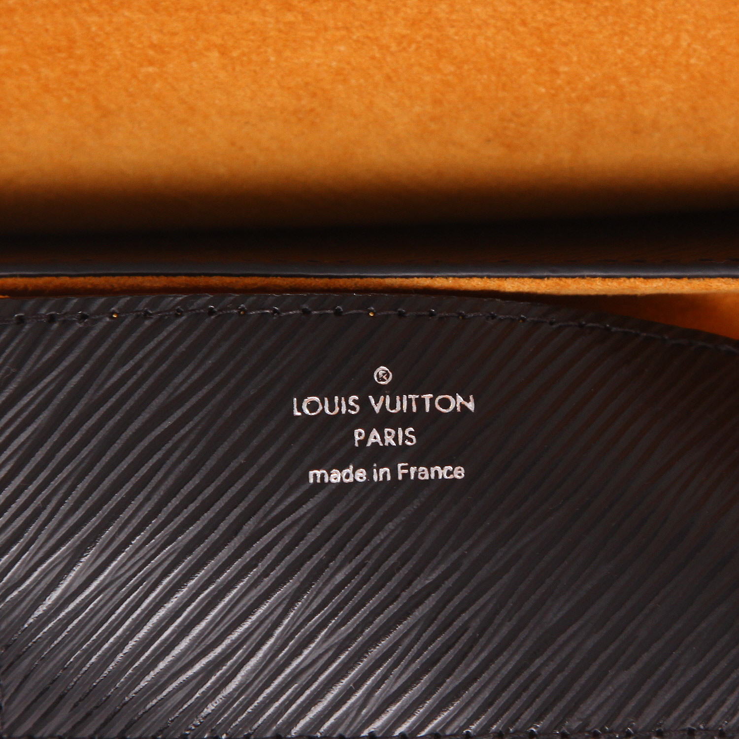 Louis Vuitton  Twist handbag  in black epi leather - Detail D2
