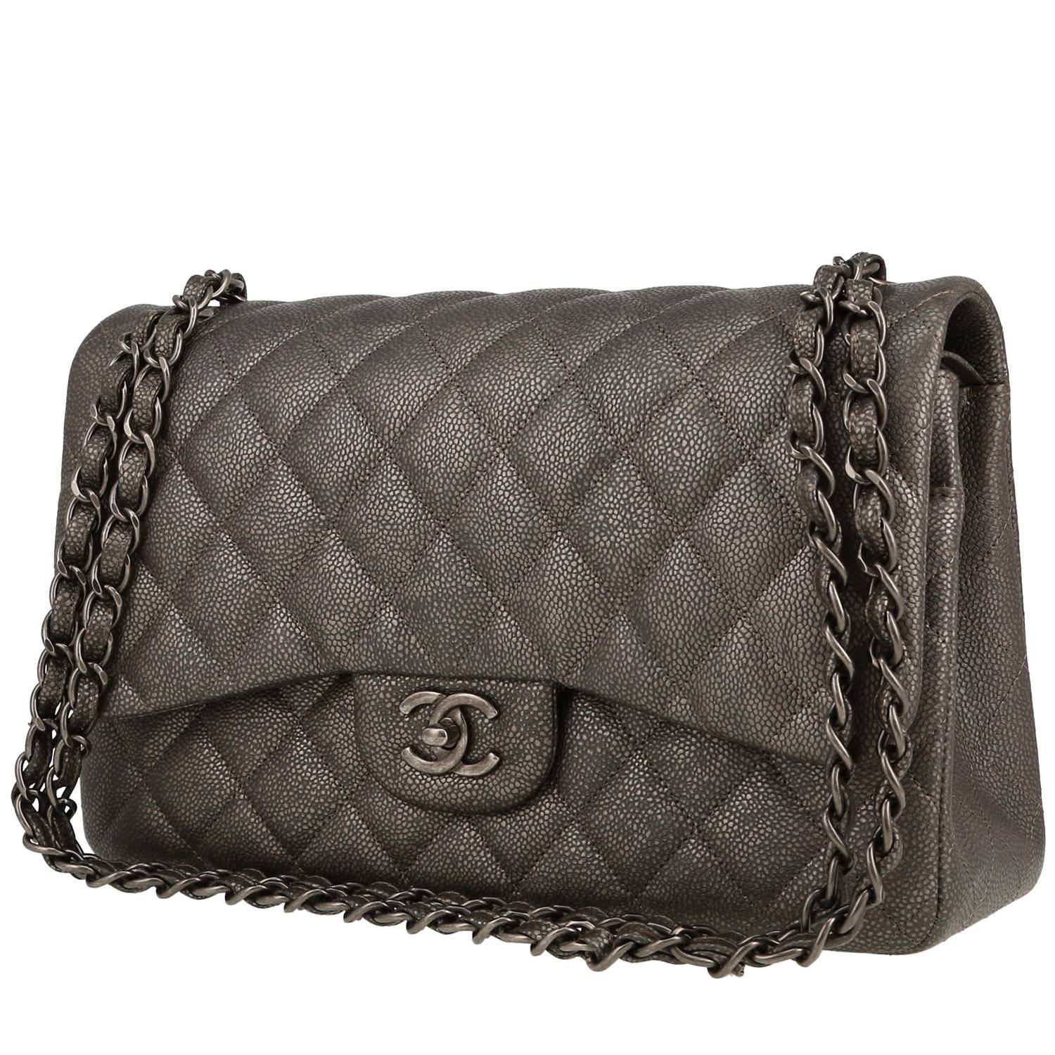 Bolso de mano Chanel  Timeless Jumbo en cuero granulado acolchado gris