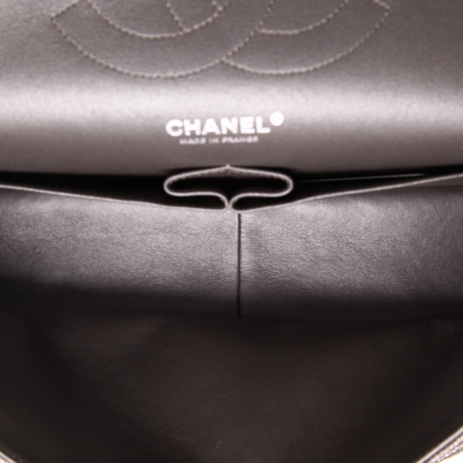 Sac à main Chanel  Timeless Jumbo en cuir grainé matelassé gris - Detail D3