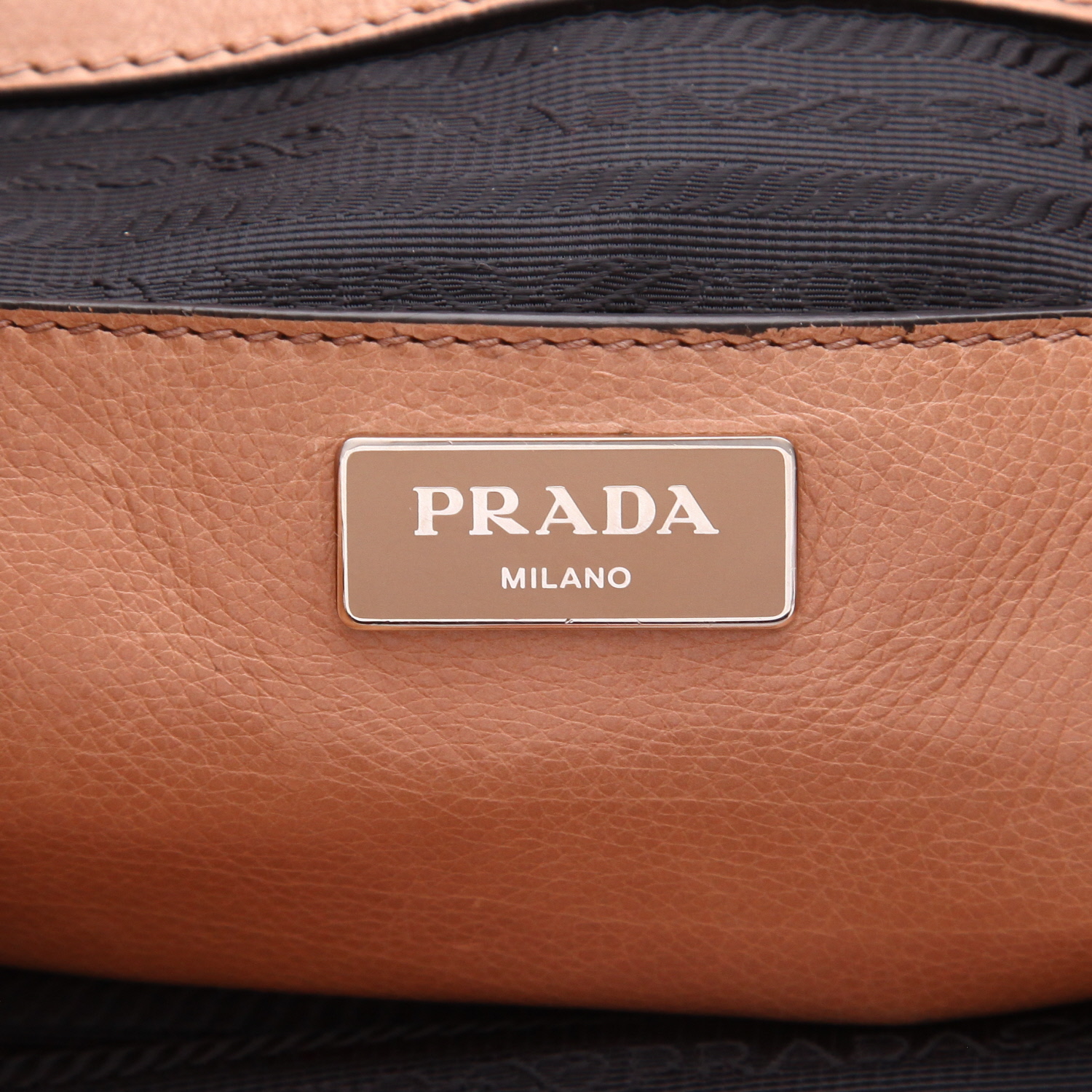 Sac à main Prada  Galleria en cuir marron camel - Detail D2