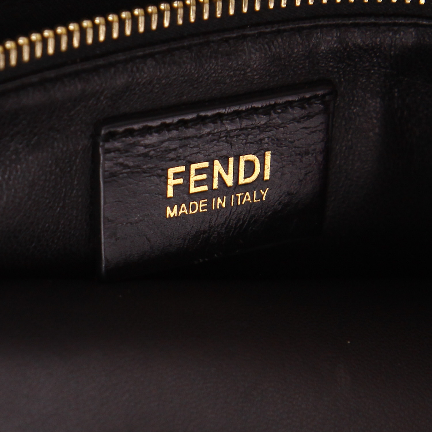Sac à main Fendi  2 Jours en peau lainée rouge et cuir noir - Detail D2