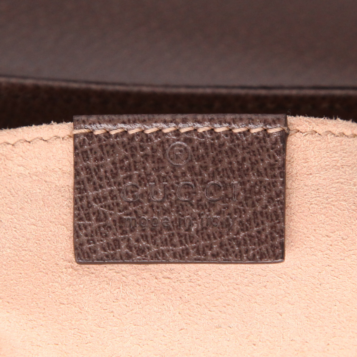 Bolso para llevar al hombro o en la mano Gucci  Padlock Bengal en lona Monogram beige y cuero marrón - Detail D2