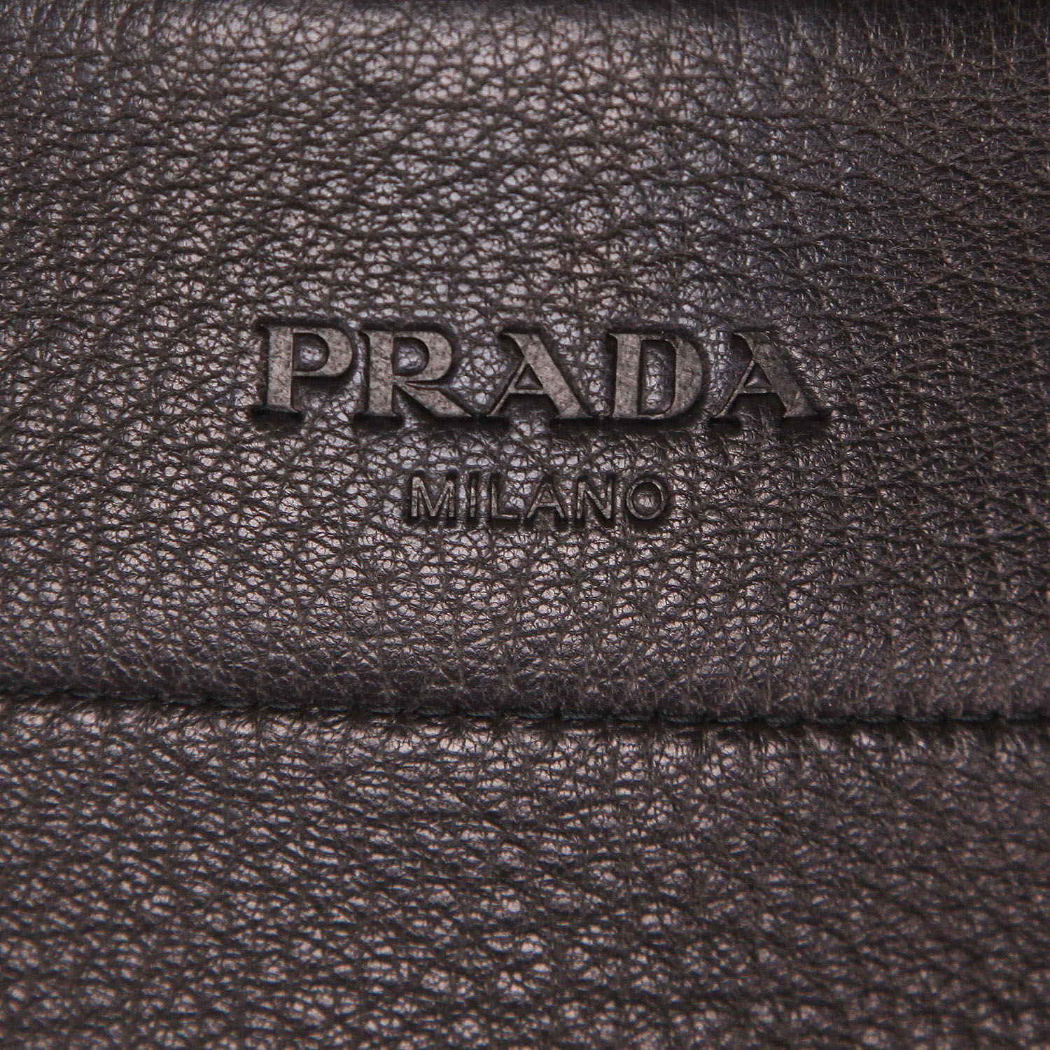 Bolso Cabás Prada   en cuero granulado negro - Detail D2