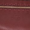 Bolso de mano Valentino Garavani   en cuero color burdeos - Detail D2 thumbnail