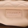 Borsa da spalla o a mano Chanel  Shopping GST in pelle martellata e trapuntata beige - Detail D2 thumbnail