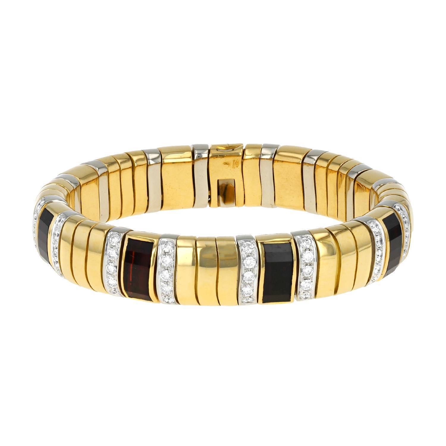 Bracelet Pomellato Tubolare en or jaune, grenats et diamants Bracelet Pomellato Tubolare en or jaune, grenats et diamants