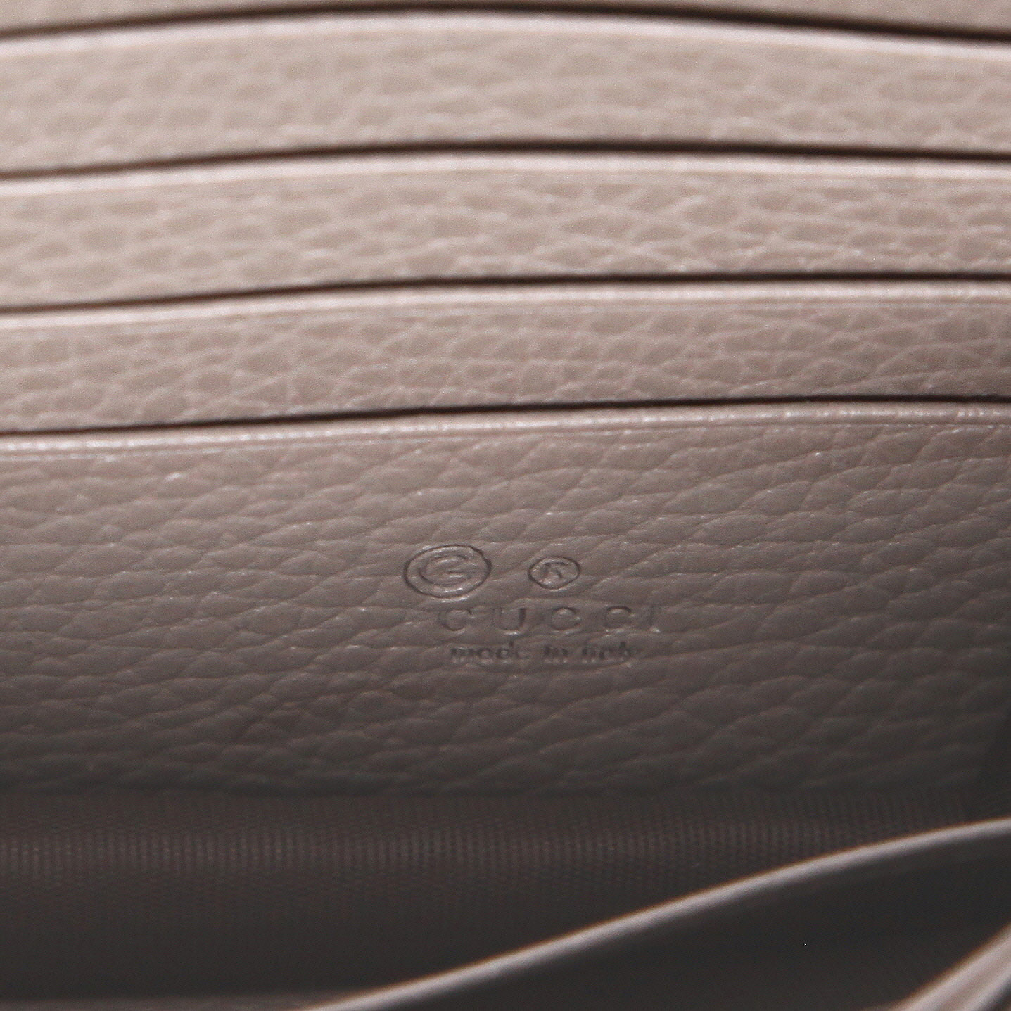 Gucci  Double G pouch  in grey grained leather - Detail D2