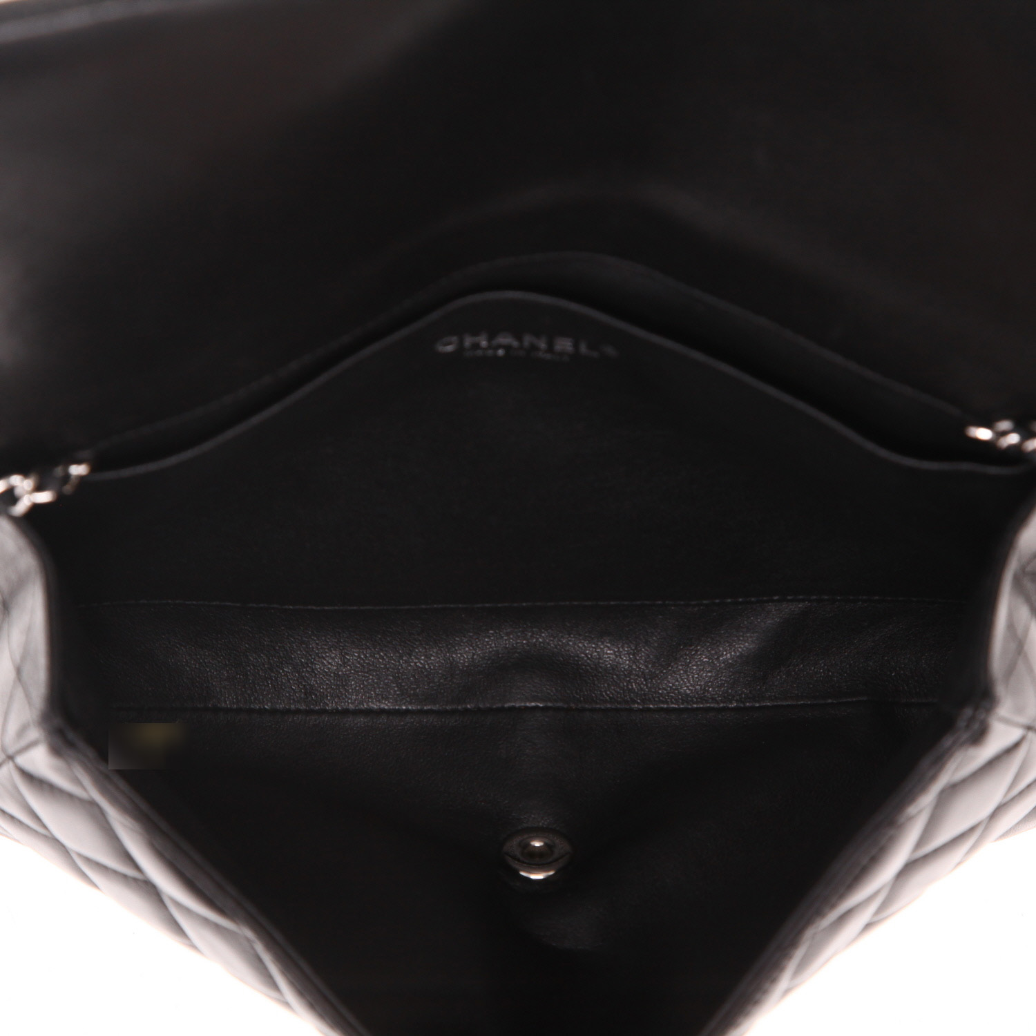 Chanel  Timeless handbag  in black quilted grained leather - Detail D3