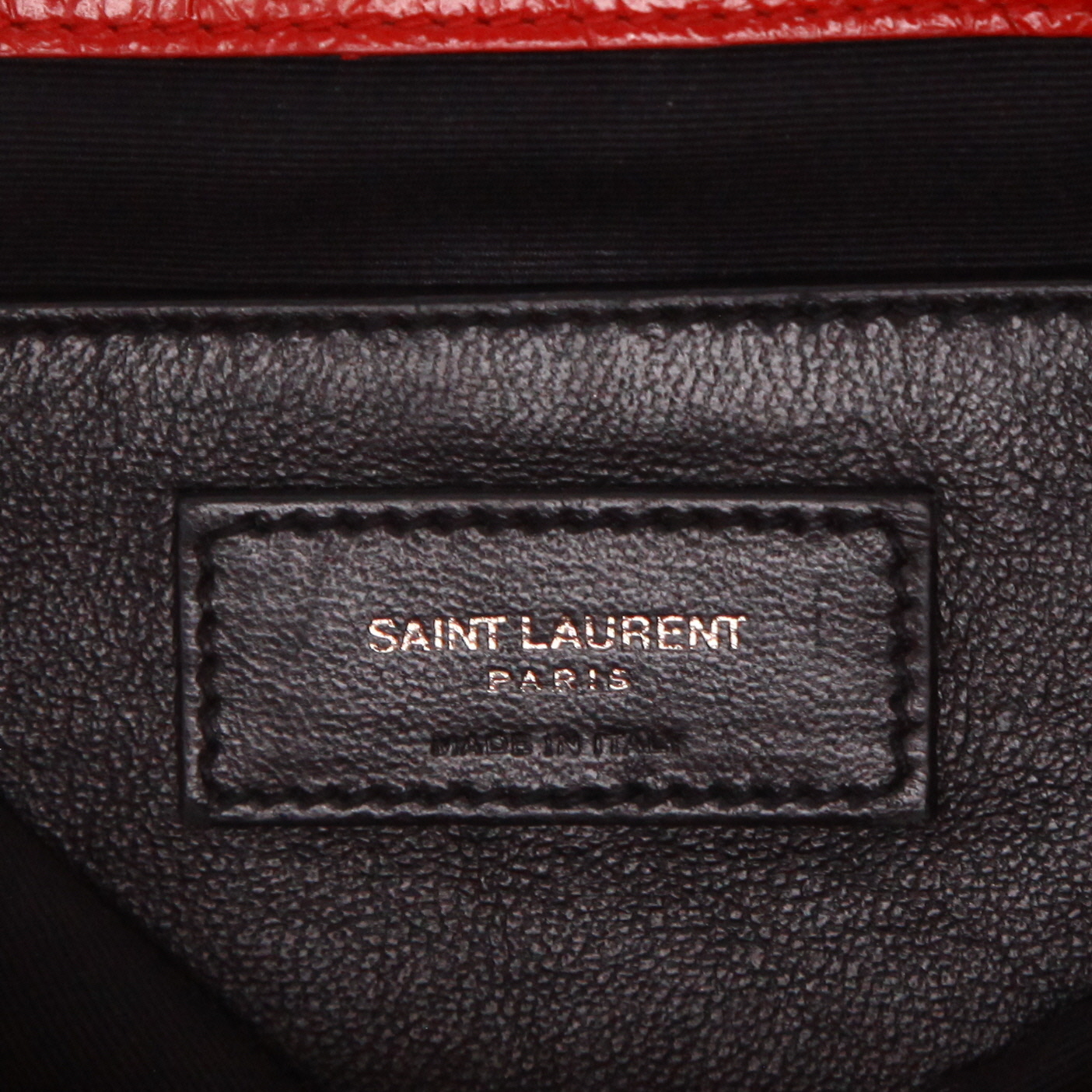 Sac bandoulière Saint Laurent  Niki Baby en cuir matelassé chevrons rouge - Detail D2