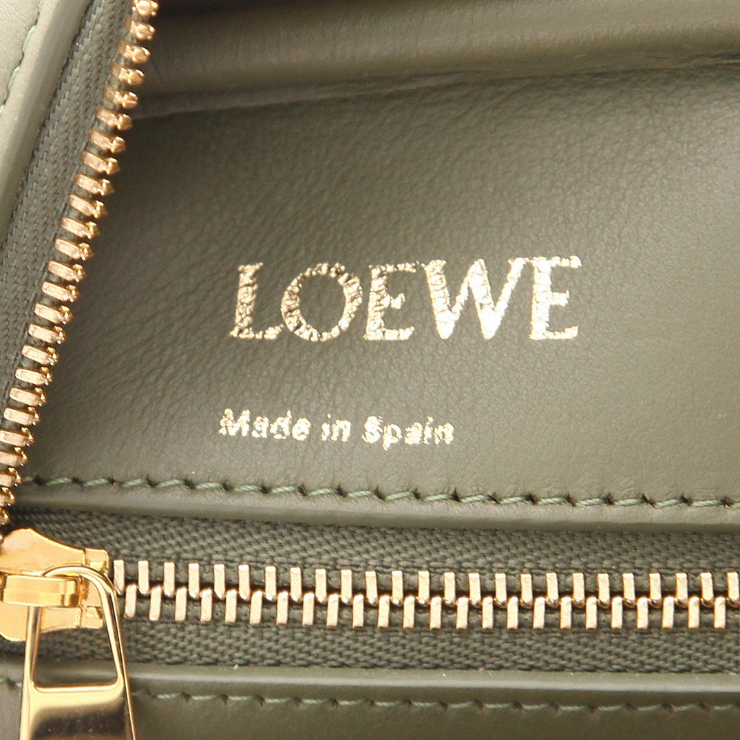 Sac à main Loewe  Amazona en cuir vert - Detail D2