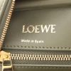 Bolso de mano Loewe  Amazona en cuero verde - Detail D2 thumbnail