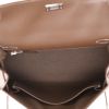 Bolso de mano Hermès  Kelly 25 cm en cuero Tadelakt marrón etoupe - Detail D3 thumbnail