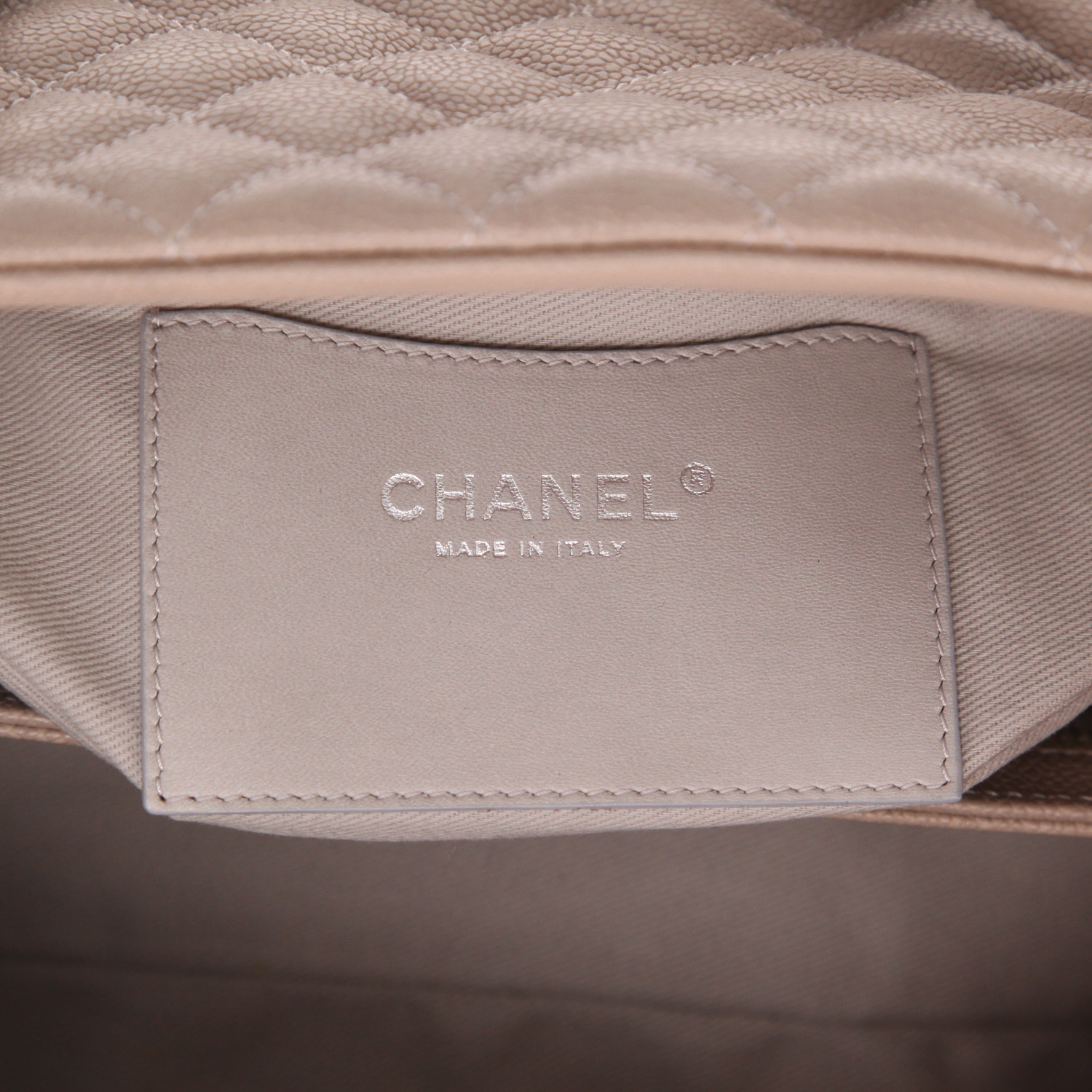 Borsa a tracolla Chanel  Mademoiselle in pelle martellata e trapuntata color talpa - Detail D2
