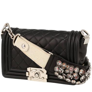 Bolso bandolera Chanel  Boy modelo pequeño  en cuero acolchado negro y piel de galuchat blanca