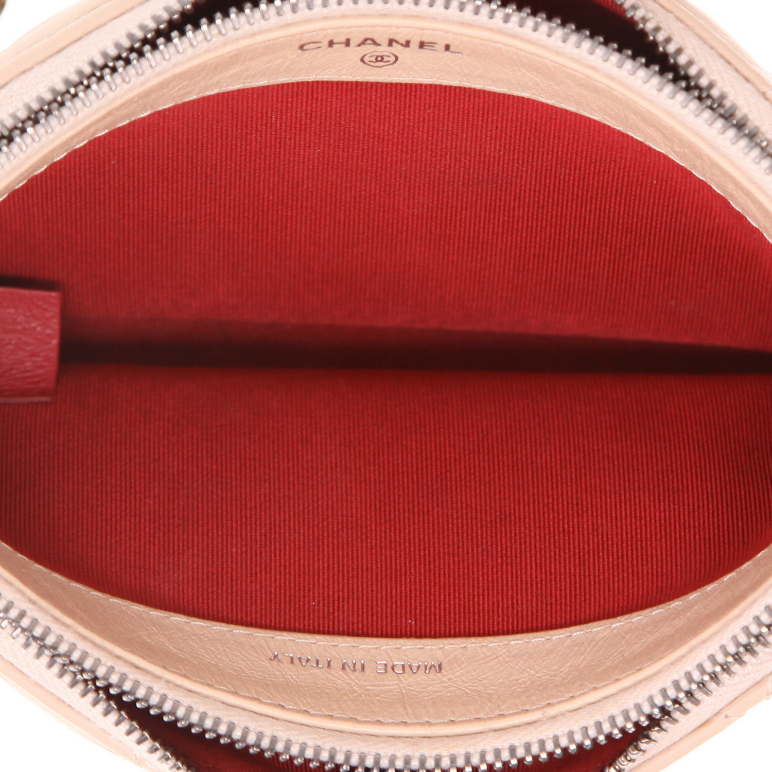 Bolso bandolera Chanel  Gabrielle Wallet on Chain en cuero acolchado beige y negro - Detail D3