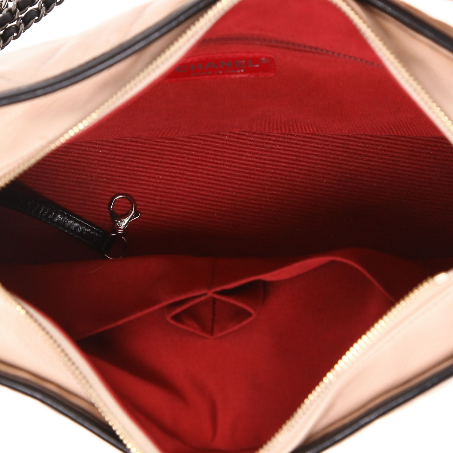 Borsa a tracolla Chanel  Gabrielle  modello medio  in pelle trapuntata beige e nera - Detail D3