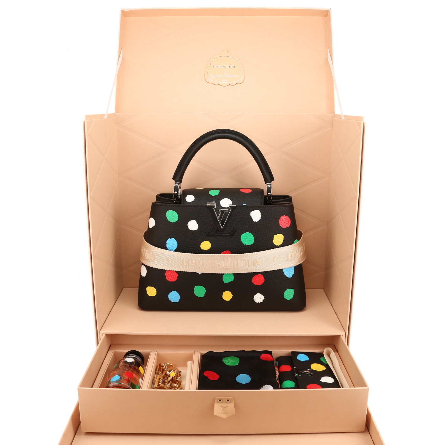 Louis Vuitton X Yayoi Kusama set containing a Capucines bag, "Attrape-rêves" perfume, necklace, scarf and wallet. - Detail D4