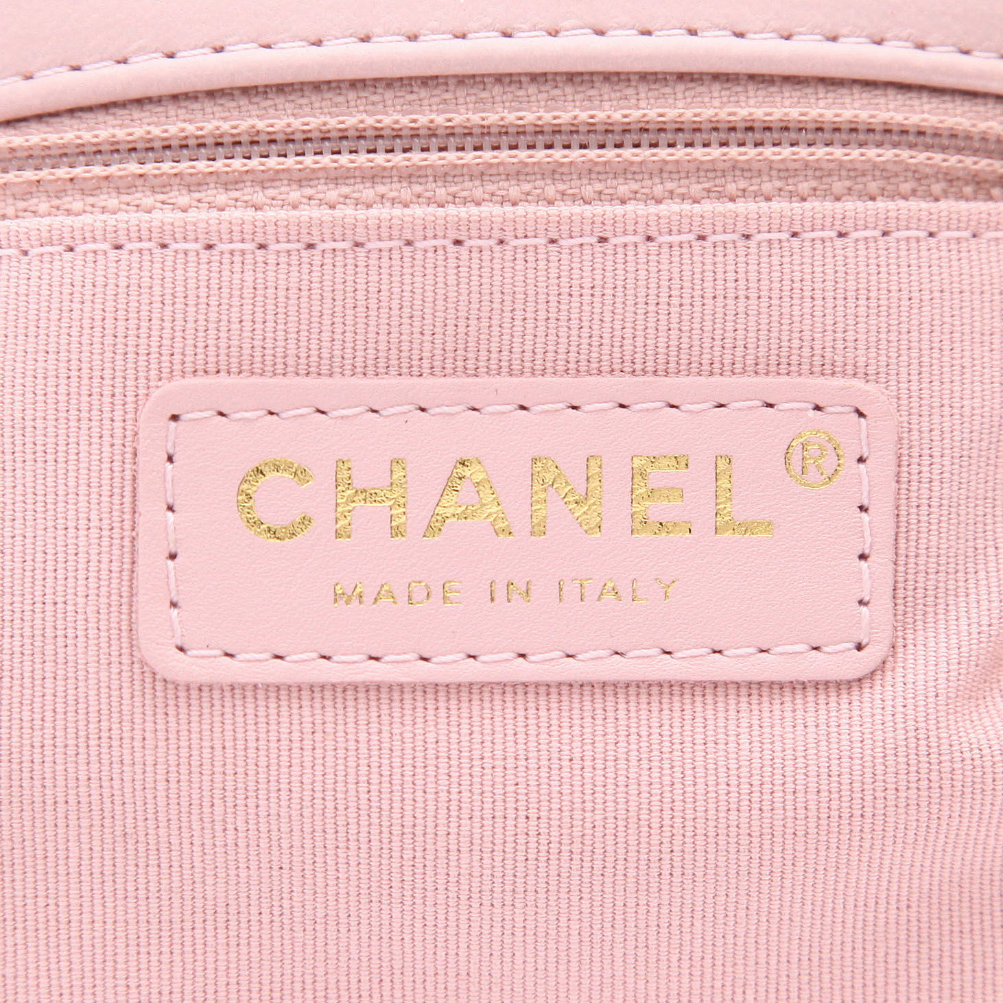 Chanel   shoulder bag  in pink quilted leather - Detail D2